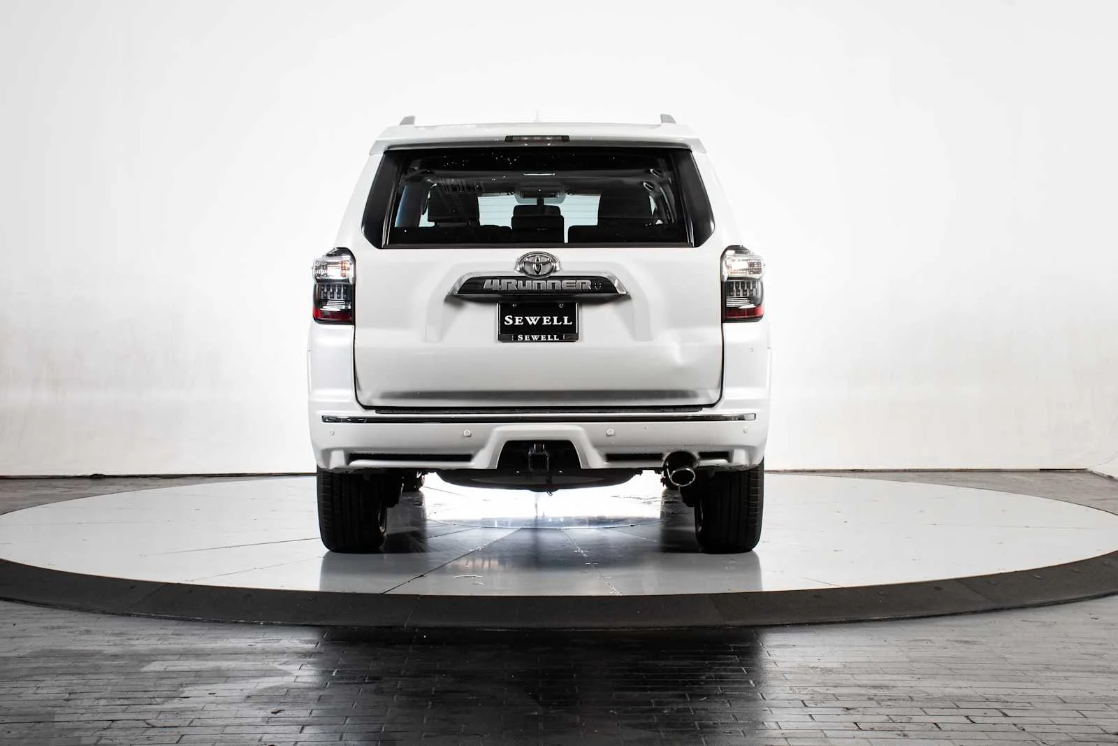Used 2014 Blizzard Pearl Toyota Limited image 5
