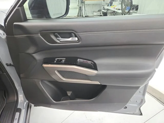 Used 2024 Gray Nissan Platinum image 43