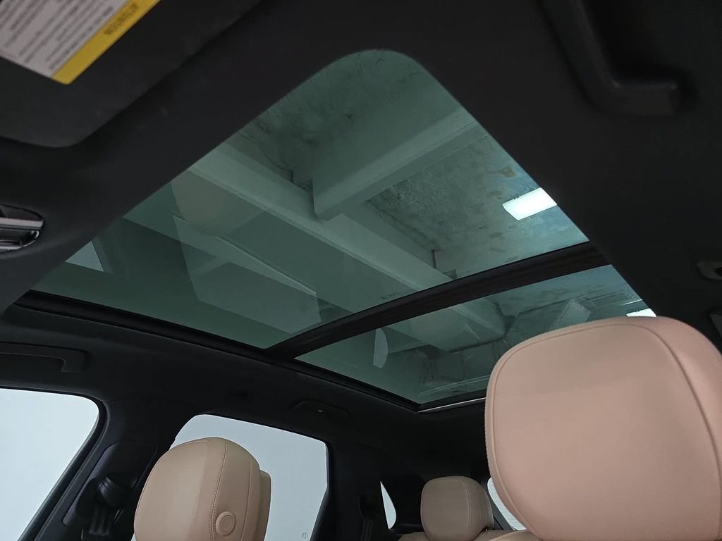 Certified Used 2023  Porsche Base image 26