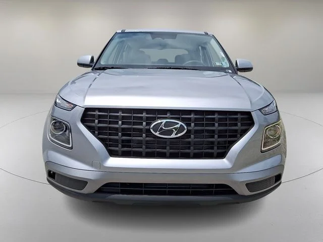 New 2026 Silver Hyundai SE image 2