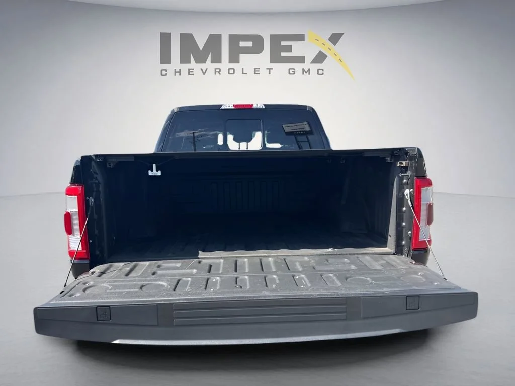 Used 2022  Ford XL image 28
