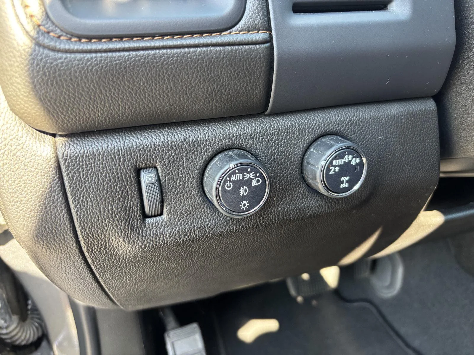 Used 2022 Satin Steel Metallic GMC AT4 - Leather image 18