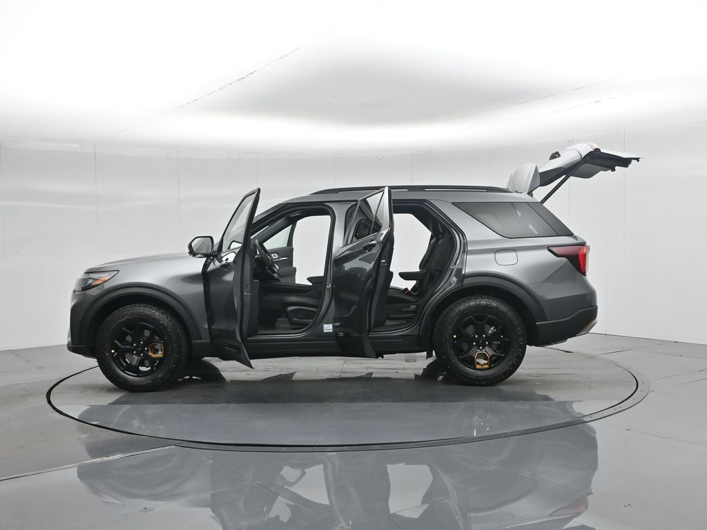 New 2026 Carbonized Gray Metallic Ford Tremor image 42
