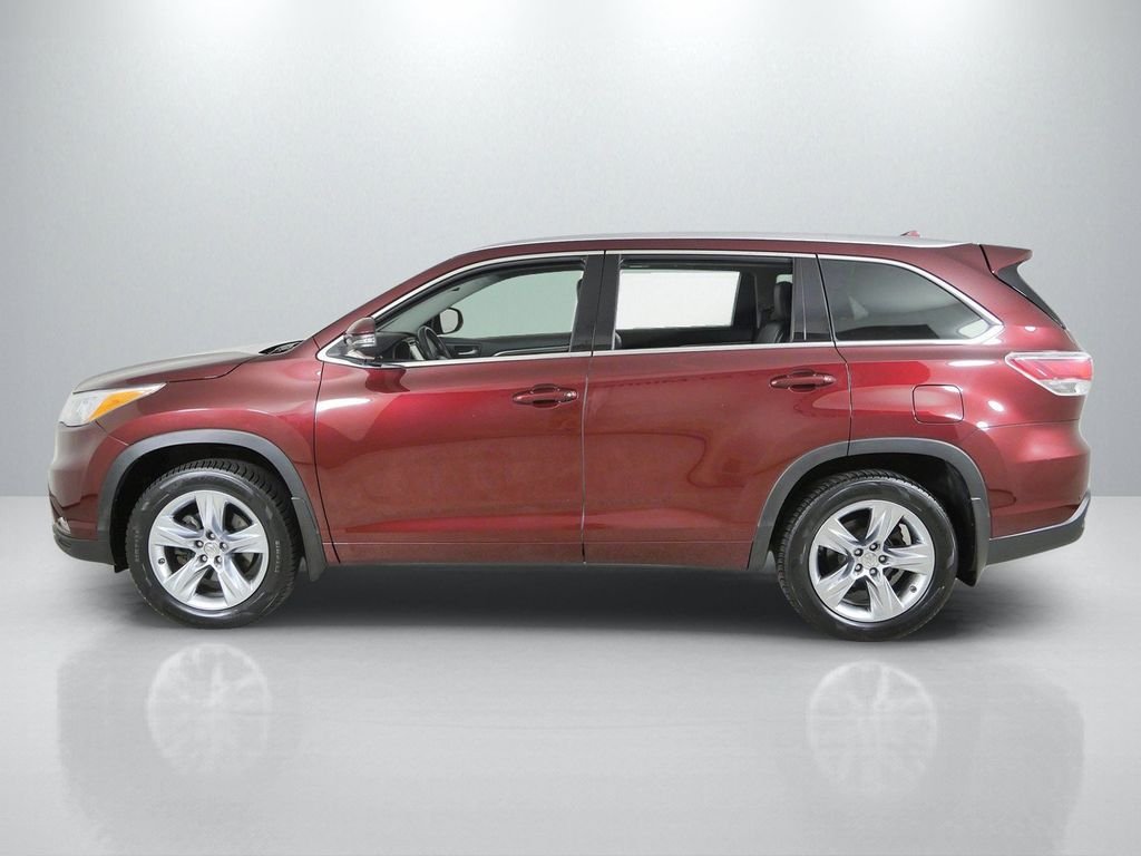 Used 2015 Red Toyota Limited image 16