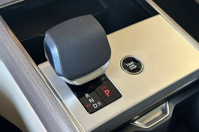New 2026 Amethyst Grey Purple in Gloss finish Land Rover SE image 20