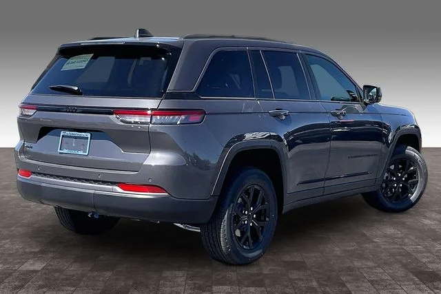 New 2026 Baltic Gray Metallic Clear-Coat Exterior Paint Jeep Laredo Altitude image 15