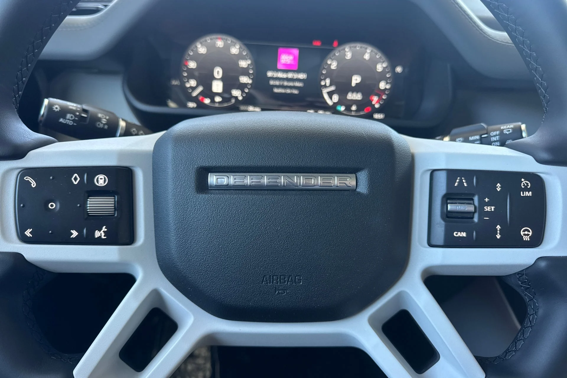 New 2026 WOOLSTONE GREEN Land Rover X-Dynamic SE image 26