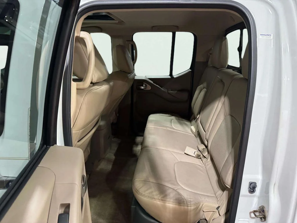 Used 2015 Glacier White Nissan SL image 25