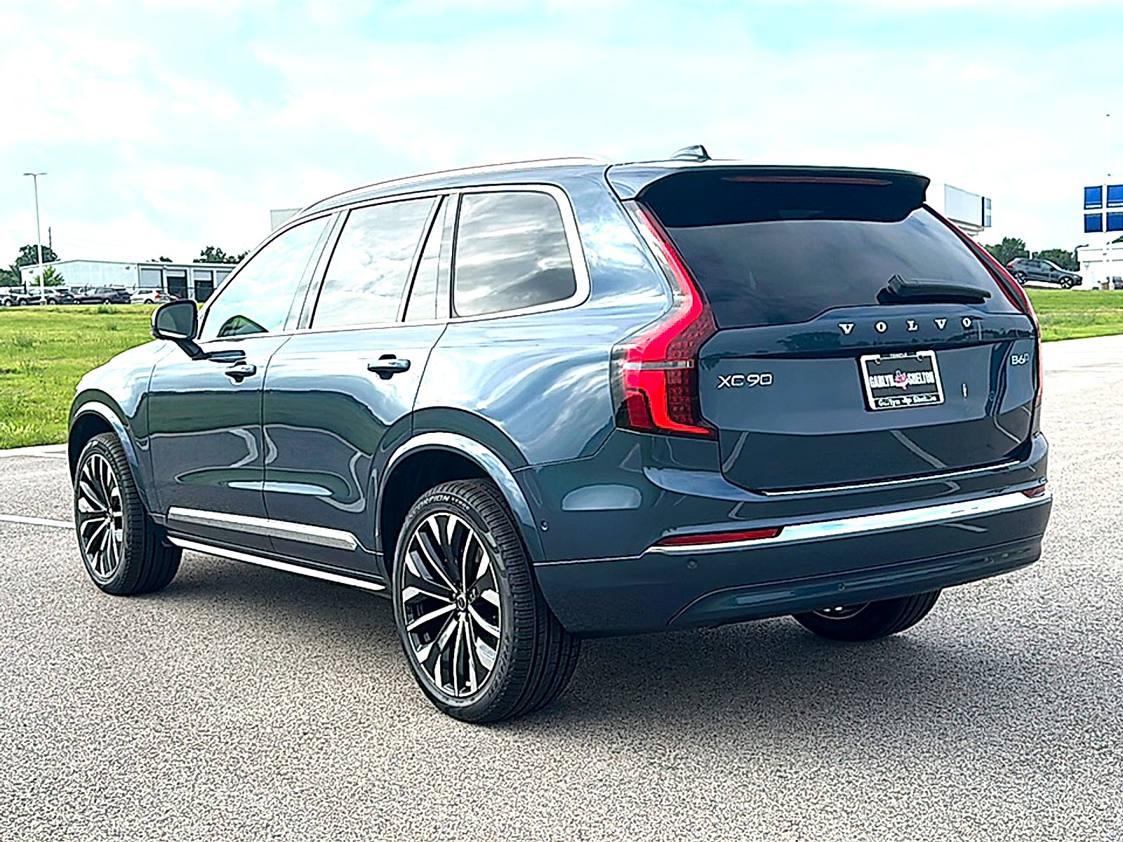2026 Volvo XC90 Plus - Photo 6