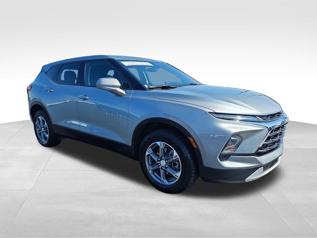 Used 2023 Gray Chevrolet LT image 7