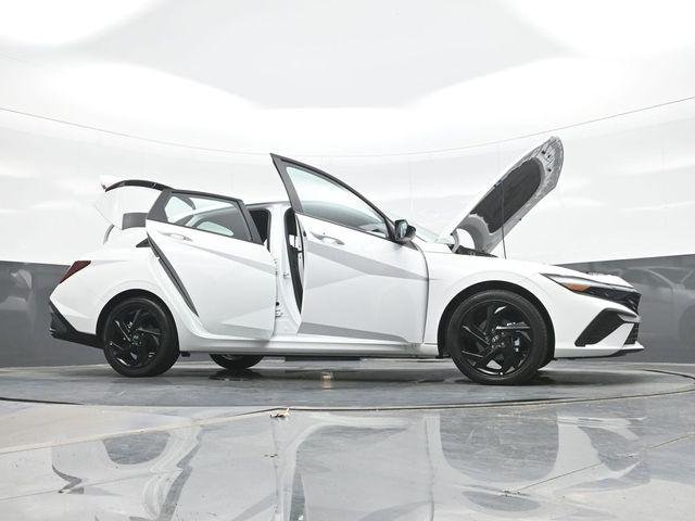 New 2026 White Hyundai SEL Sport Plus image 21