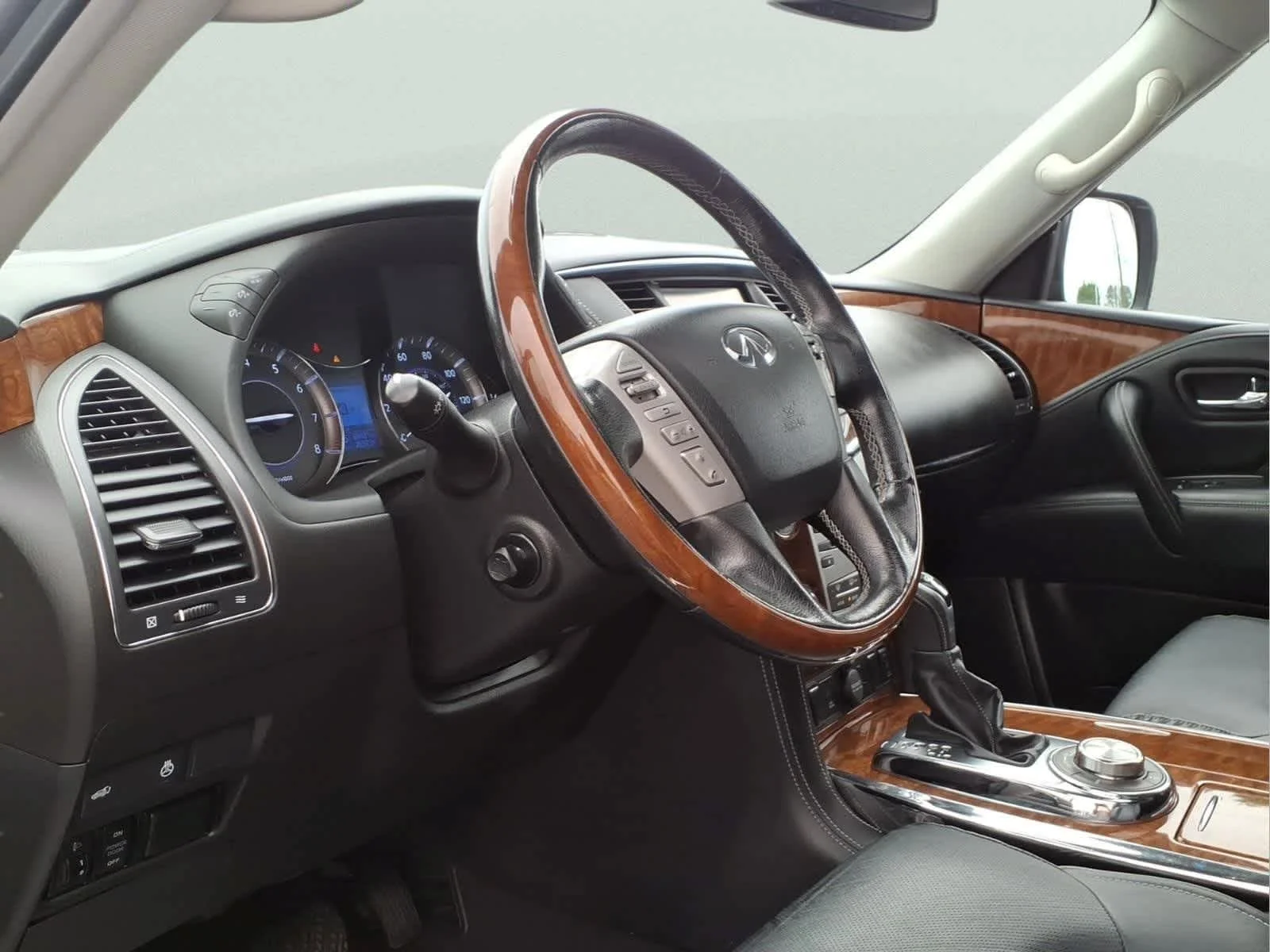 Used 2019 Graphite Shadow INFINITI LUXE image 14