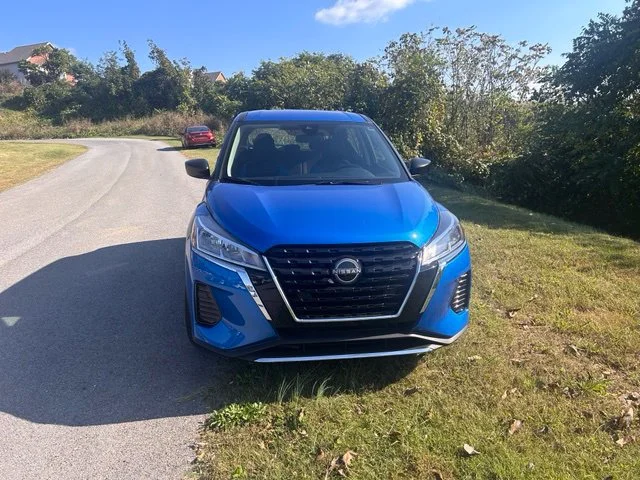 Used 2024 Blue Nissan S image 3