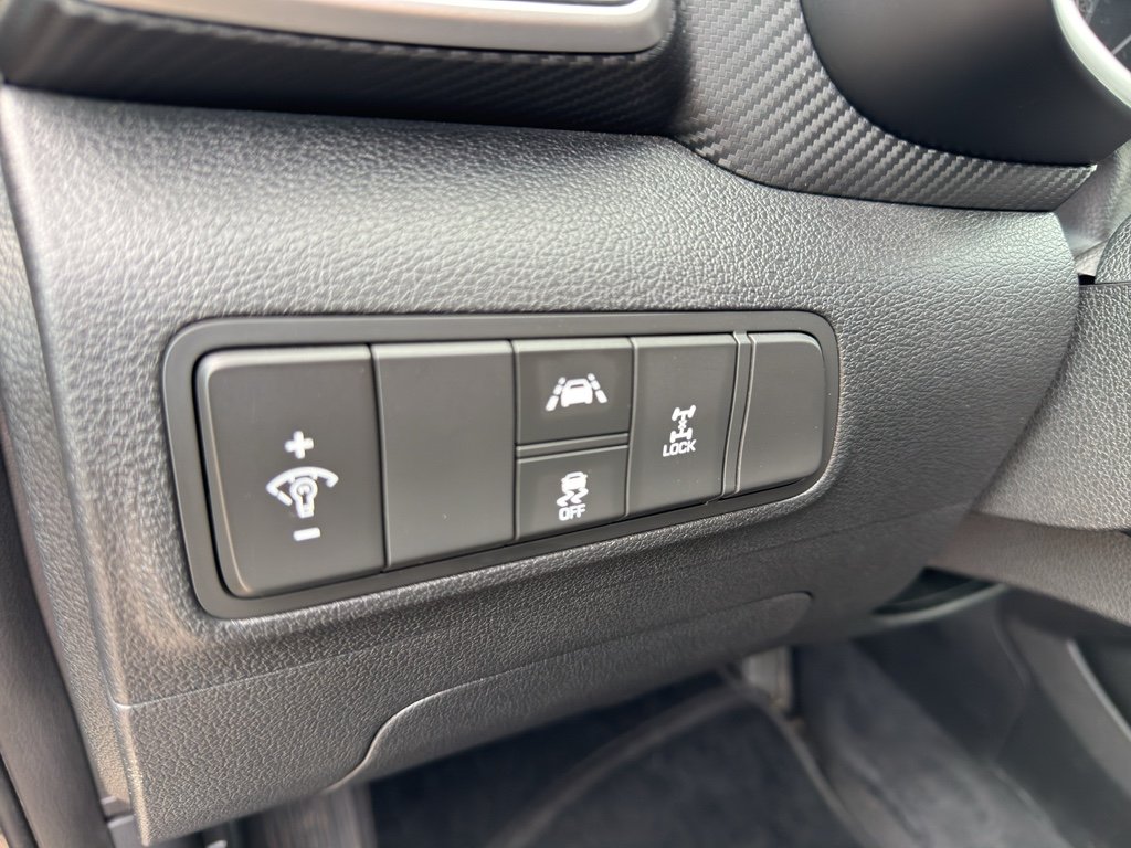 Used 2019 Black Noir Pearl Hyundai SE image 17