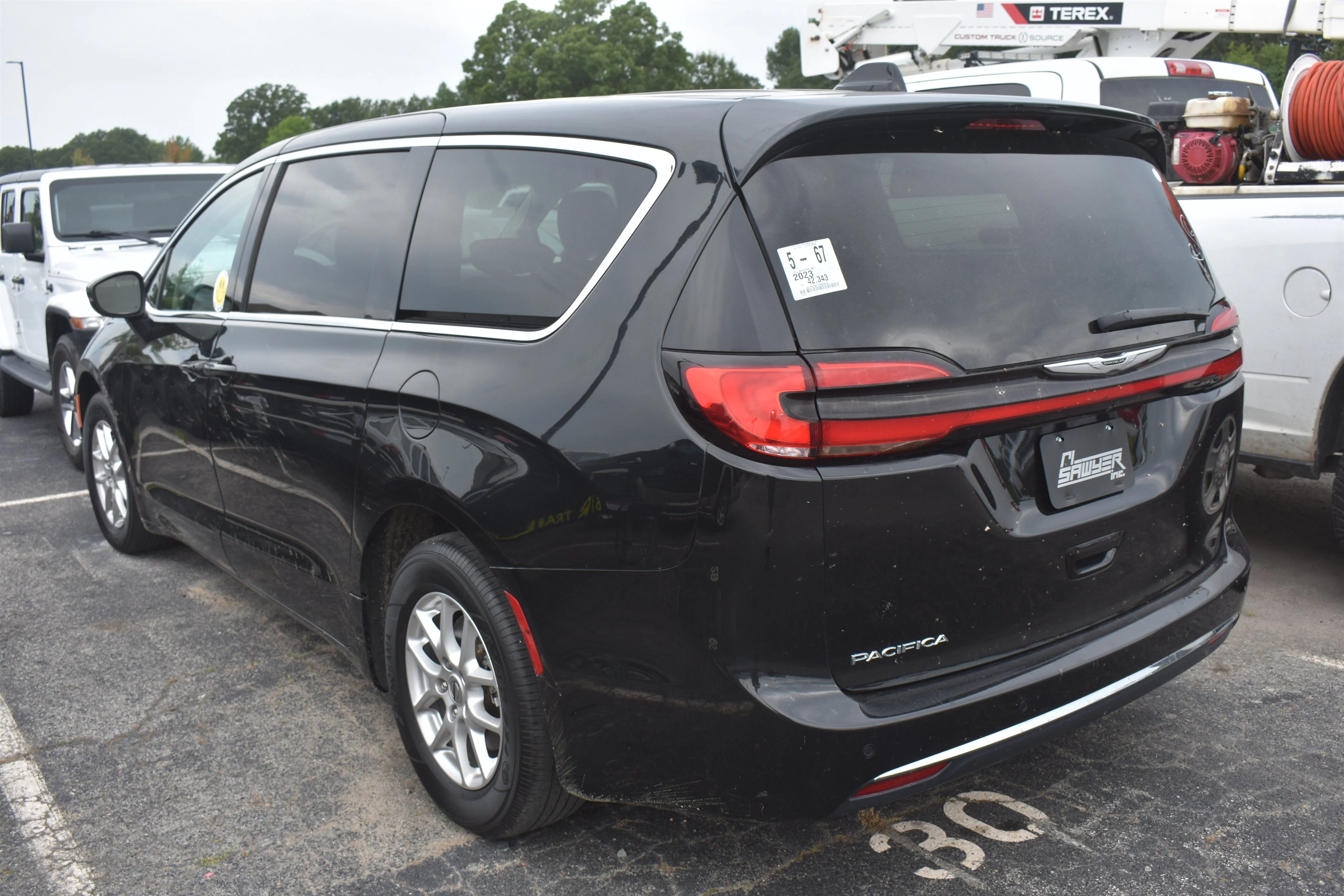 Used 2023 Brilliant Black Crystal Pearlcoat Chrysler Touring L image 6