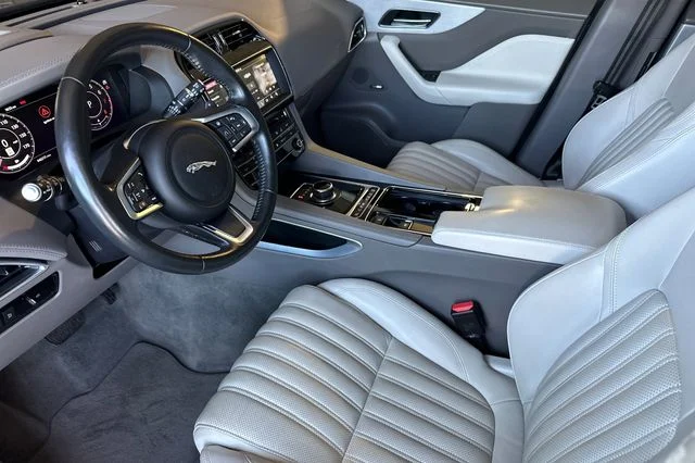 Used 2020 Blue Jaguar 30t Portfolio image 9