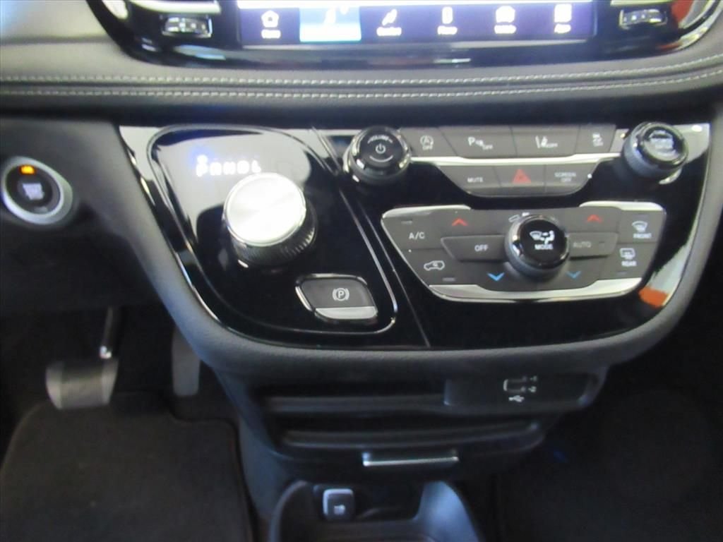 2026 Chrysler Pacifica Select - Photo 24