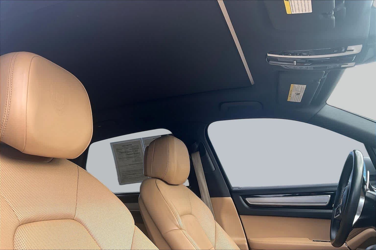 Used 2022  Porsche  image 13
