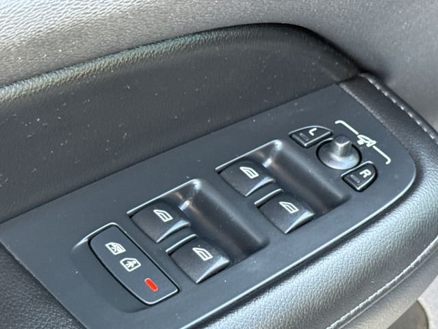 Used 2021  Volvo T5 Momentum image 18