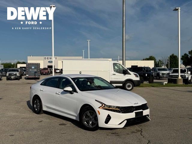 Used 2022 Glacial White Pearl Kia LXS image 1