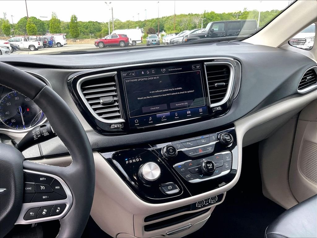 Used 2023 White Chrysler Touring L image 19