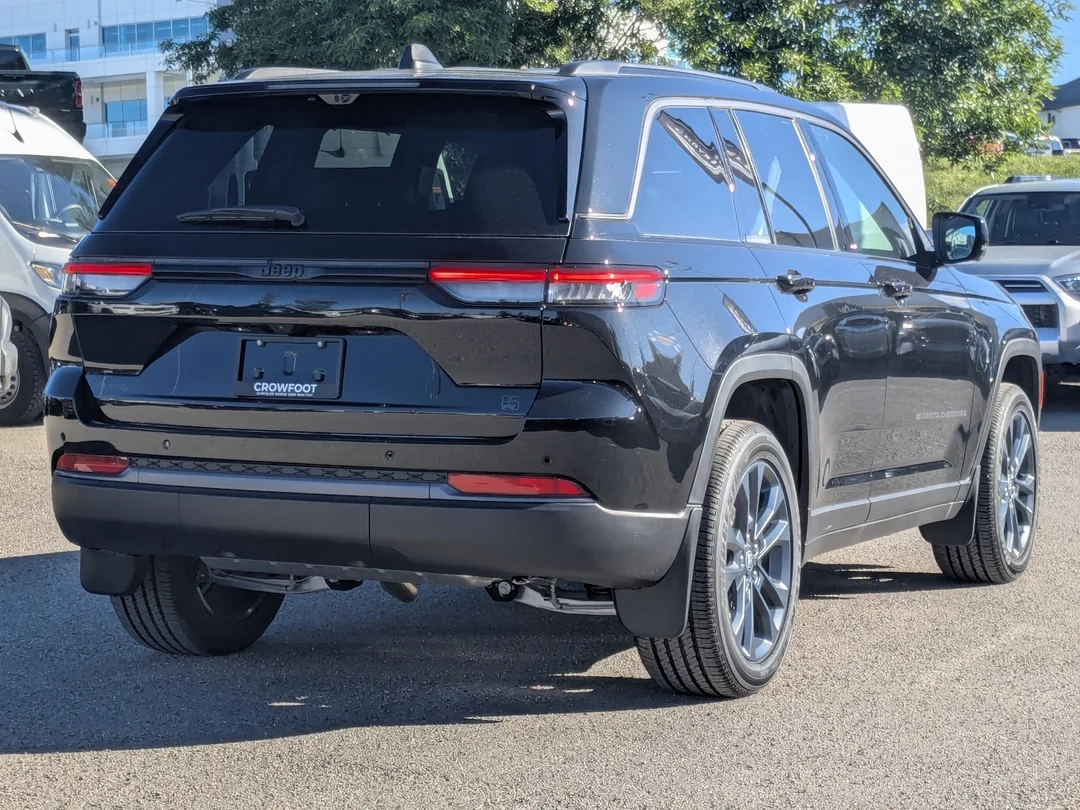 New 2026 Black Jeep 85th Anniversary - - $12K Pref Pkg 2C7 - Pano Sunroof - 2nd Row Heated Seats - Leatherette & More! image 8
