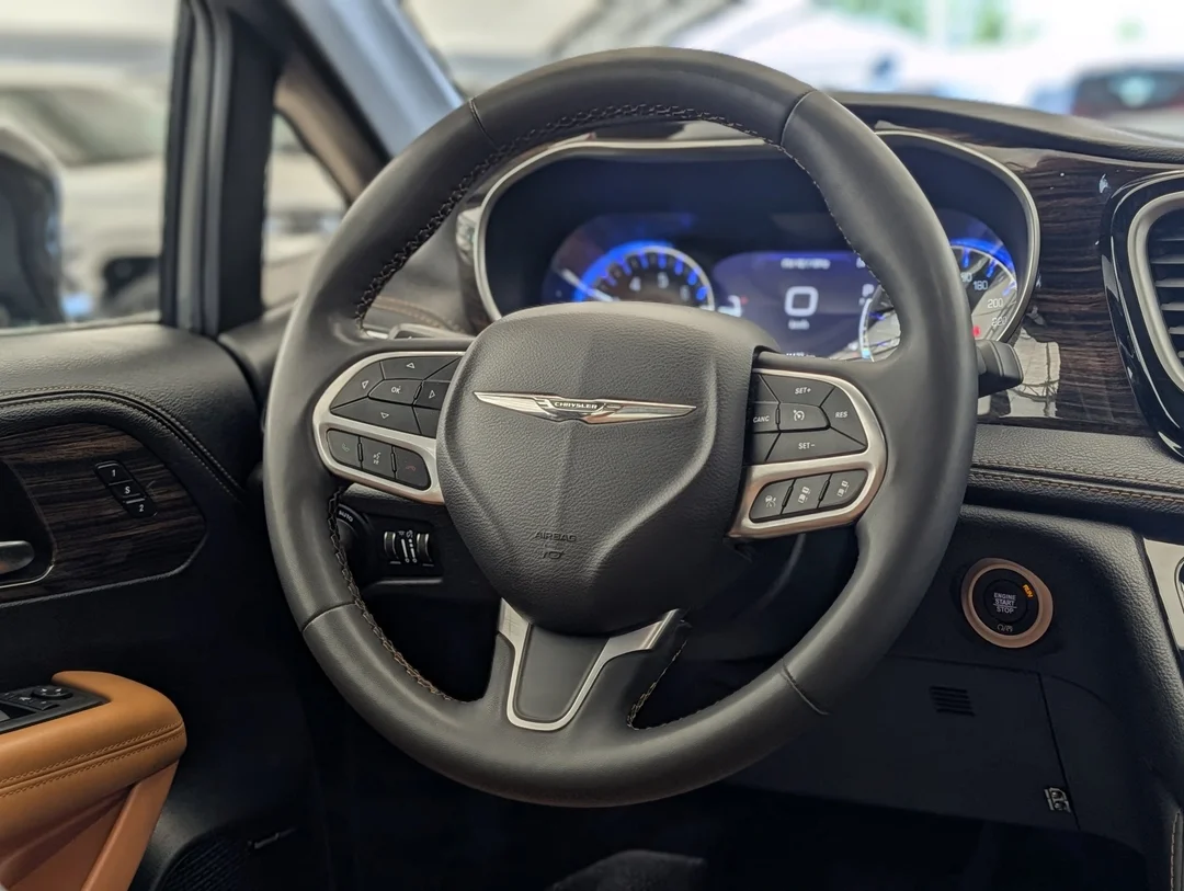 Certified Used 2023 Grey Chrysler Pinnacle - - AWD - 360 Camera - Premium Leather - Amazon Fire - Heated Seats - Remote Start & More! image 16