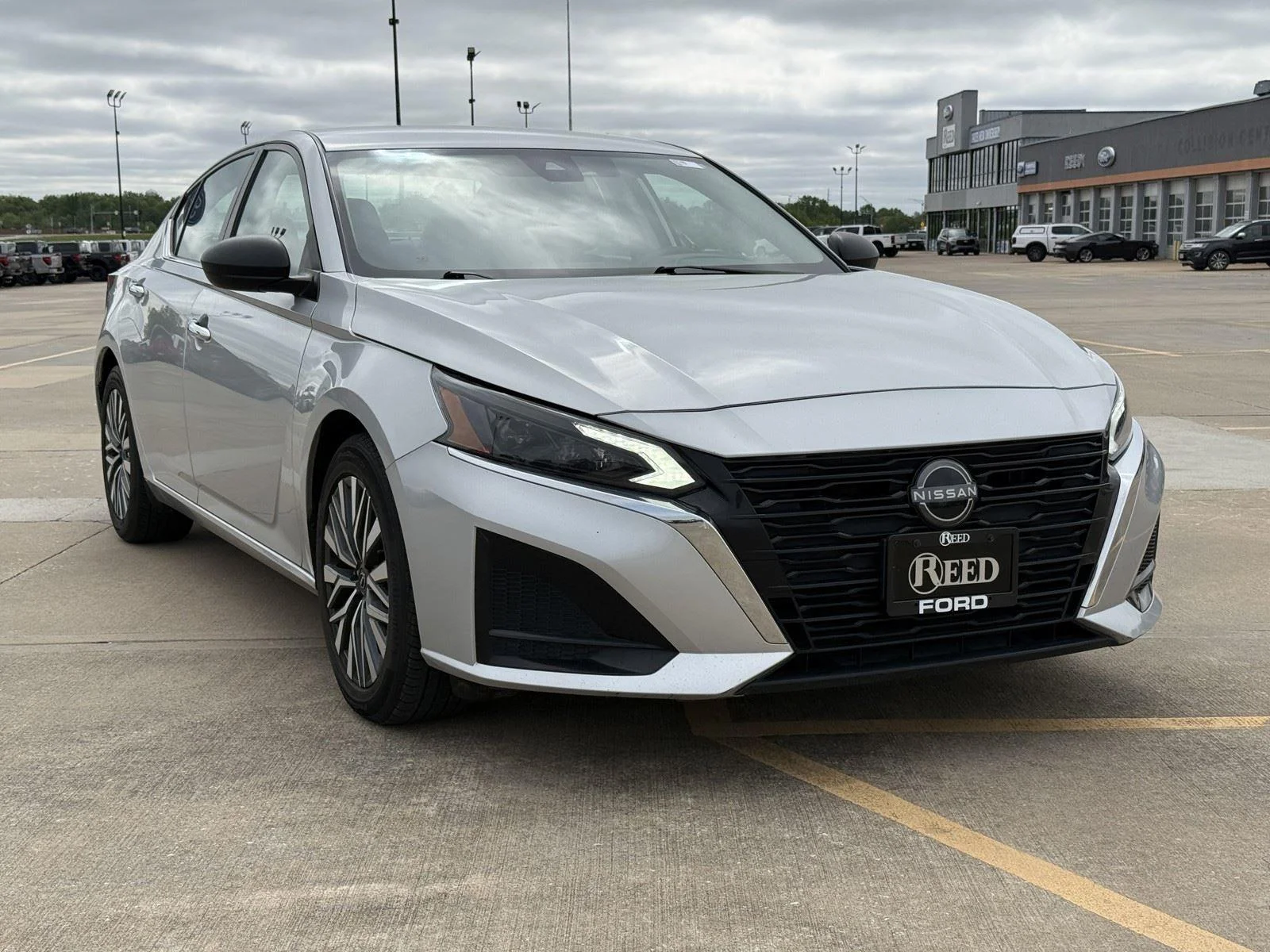Used 2024 Nissan Altima SV with VIN 1N4BL4DV7RN324193 for sale in Kansas City