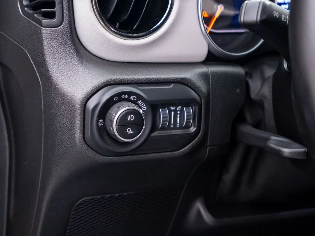 Used 2021 Gray Jeep High Altitude image 21