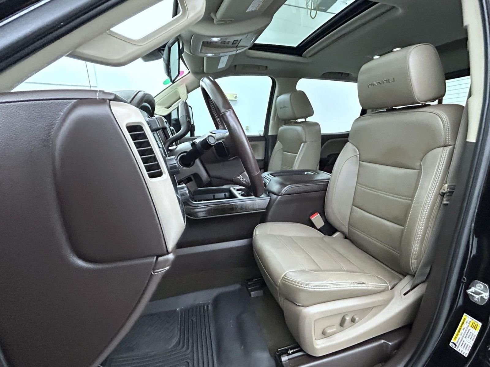 Used 2015 Black GMC Denali image 10