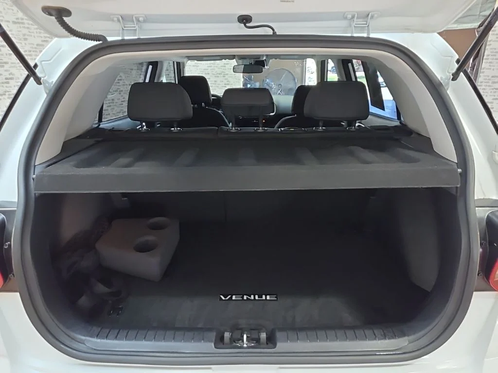 Used 2025 Lunar White Hyundai SE image 11