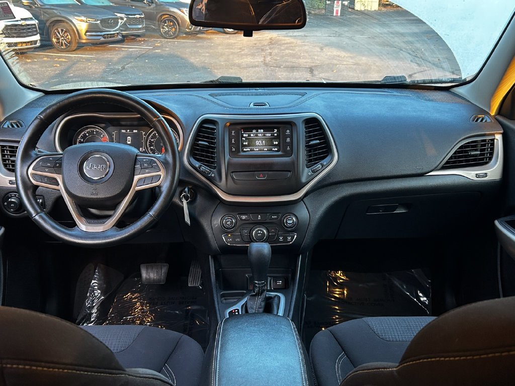 Used 2017 Billet Silver Metallic Jeep Latitude image 8