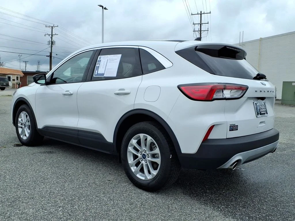 Used 2022 White Ford SE image 27