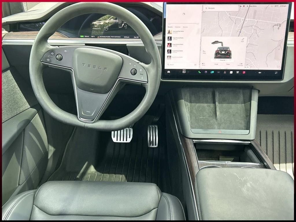 Used 2024  Tesla Base image 26