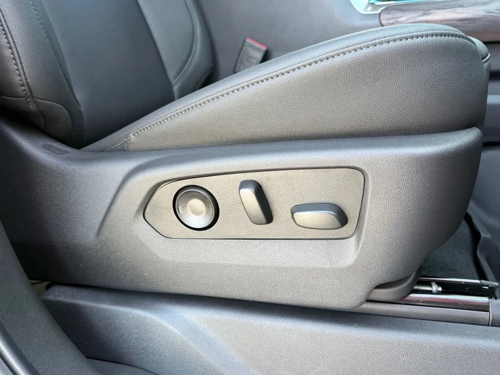 New 2026 Onyx Black GMC SLT image 15