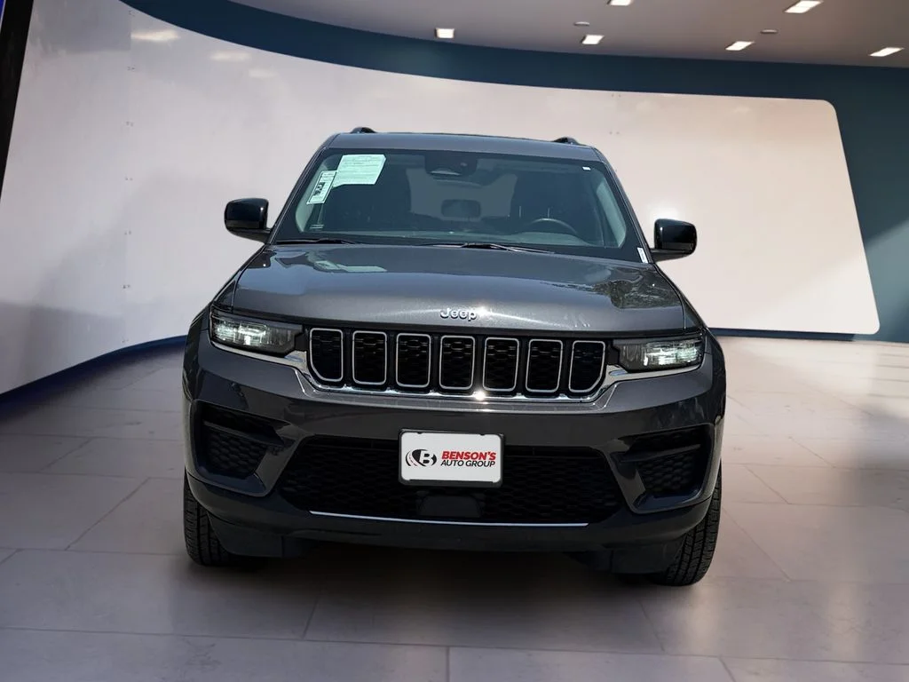 Used 2024 Gray Jeep Laredo image 8