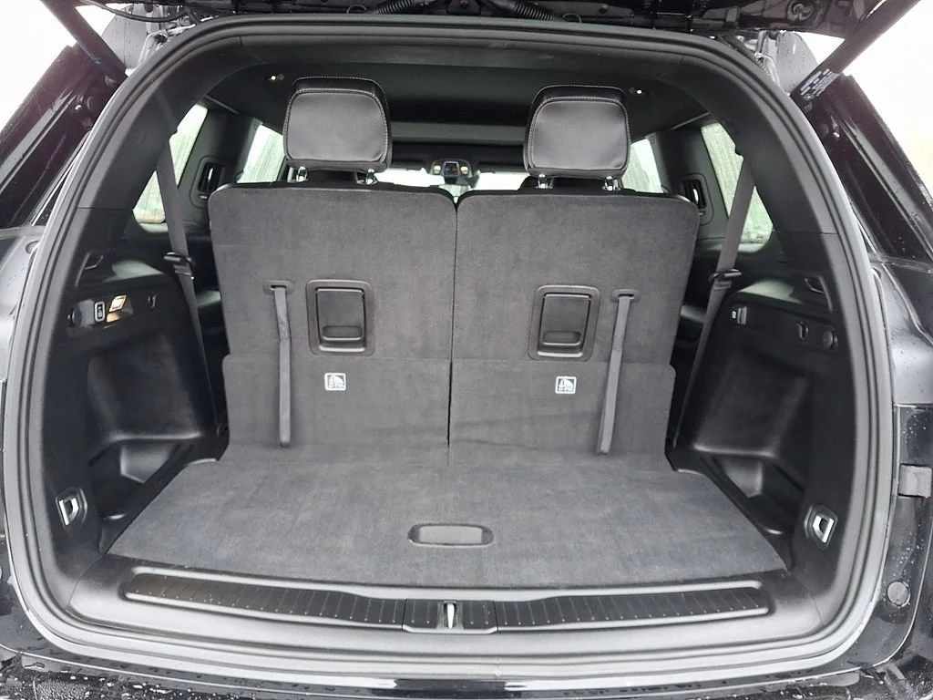 Used 2023 Diamond Black Crystal Pearlcoat Jeep Altitude image 31