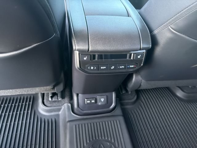 2024 Toyota Highlander Platinum - Photo 23