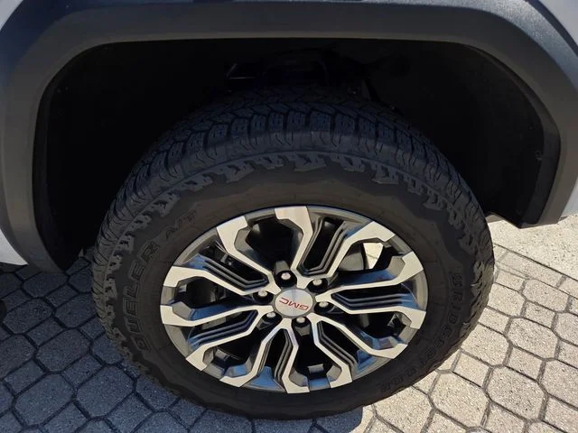 Used 2024 White GMC Denali image 7