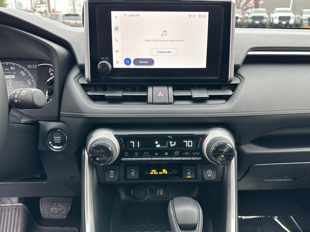 2025 Toyota RAV4 XLE - Photo 22