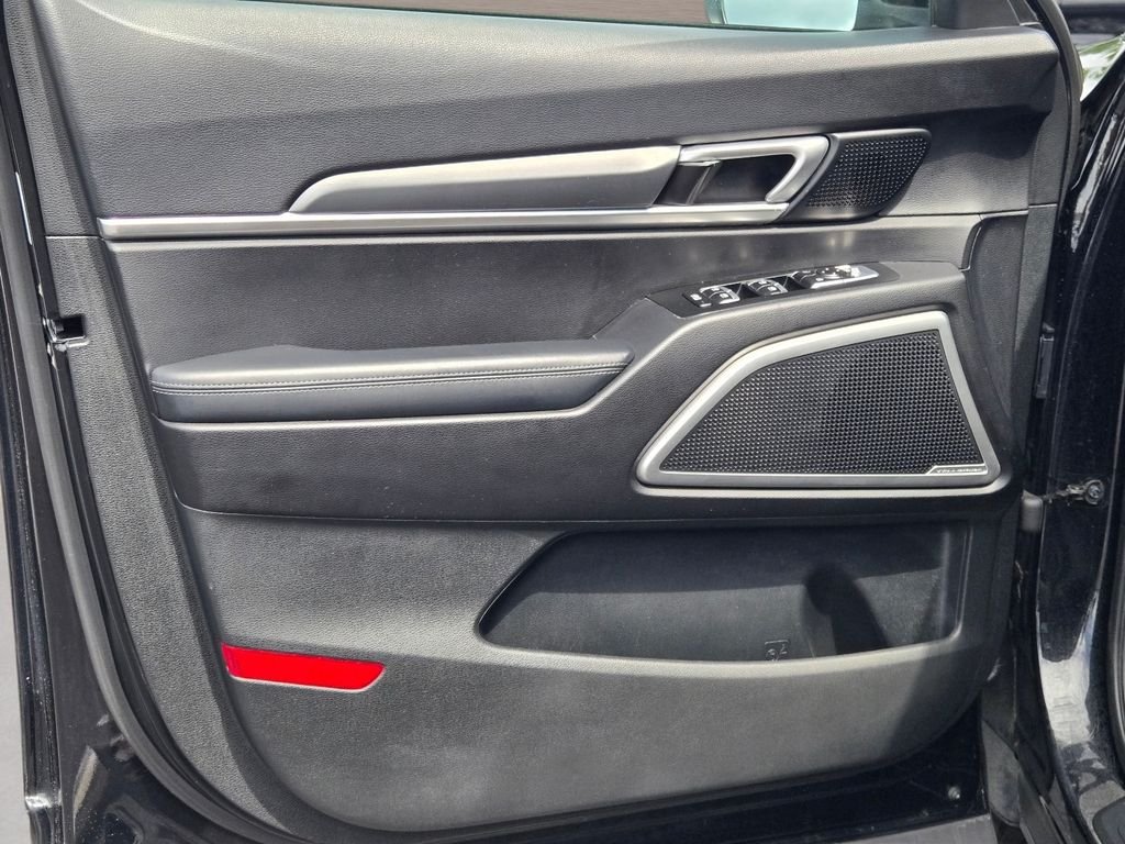 Used 2022 Black Kia S image 18