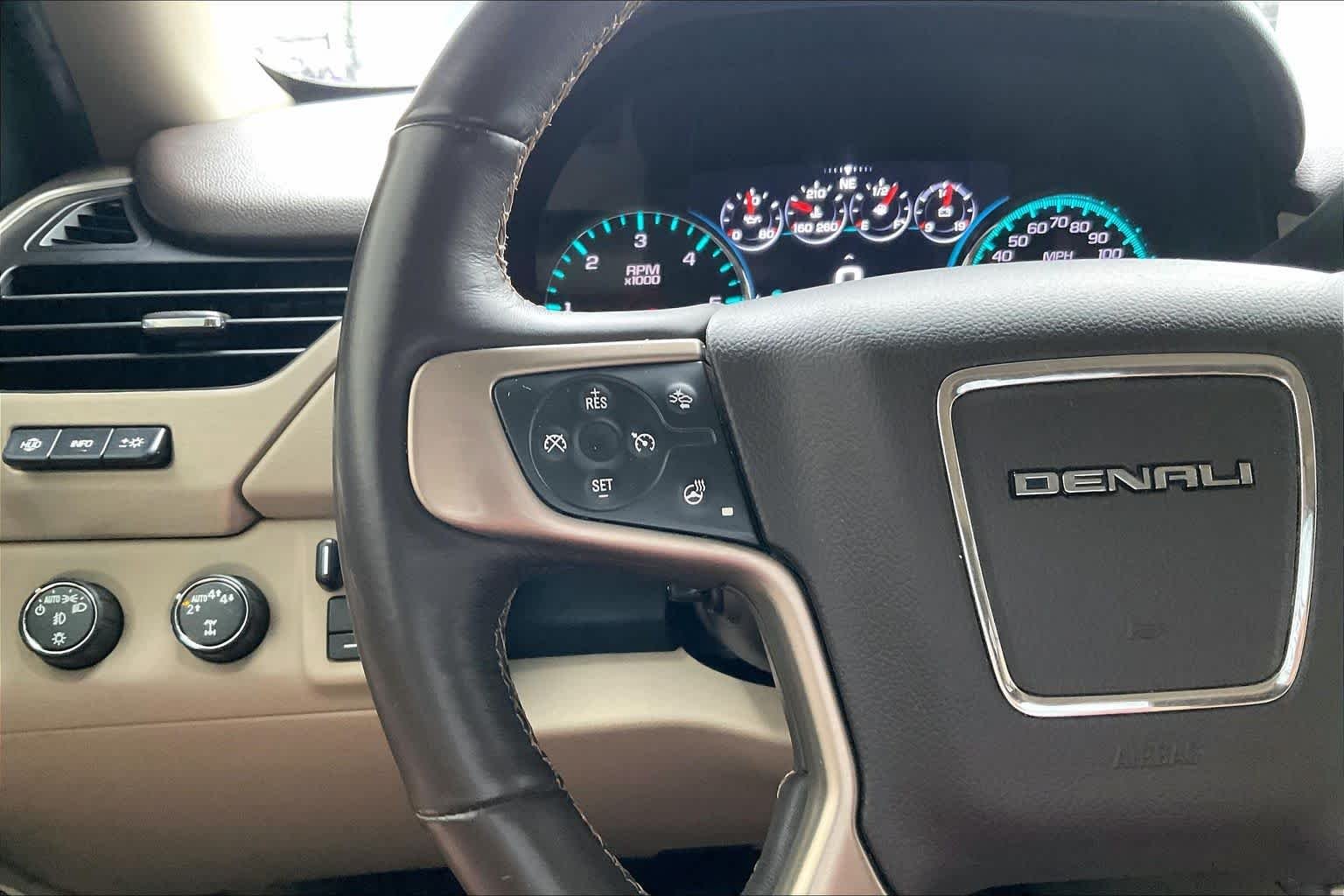 Used 2018 WHITE FROST TRICOAT GMC Denali image 23