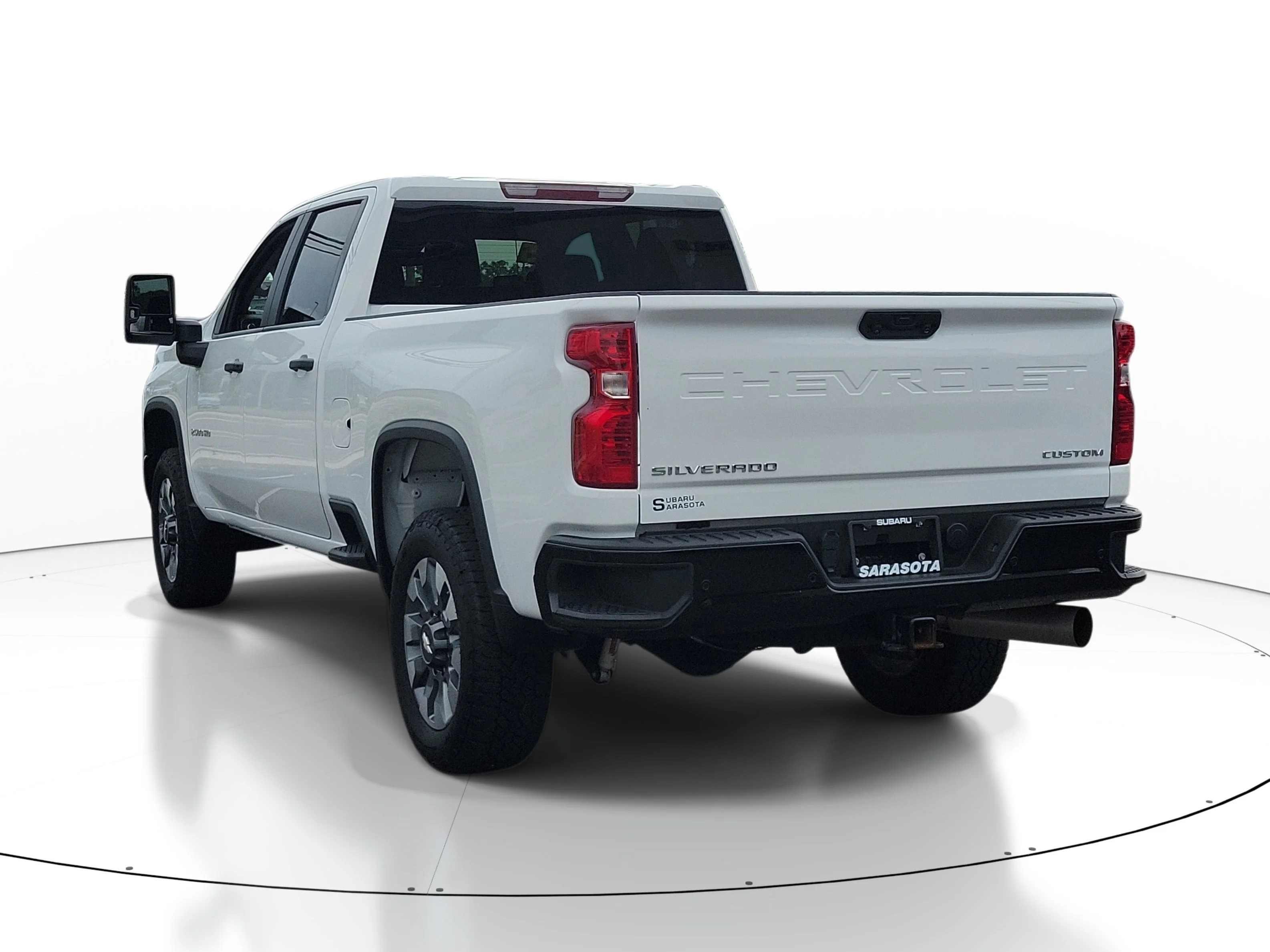 Used 2025 Summit White Chevrolet Custom image 4