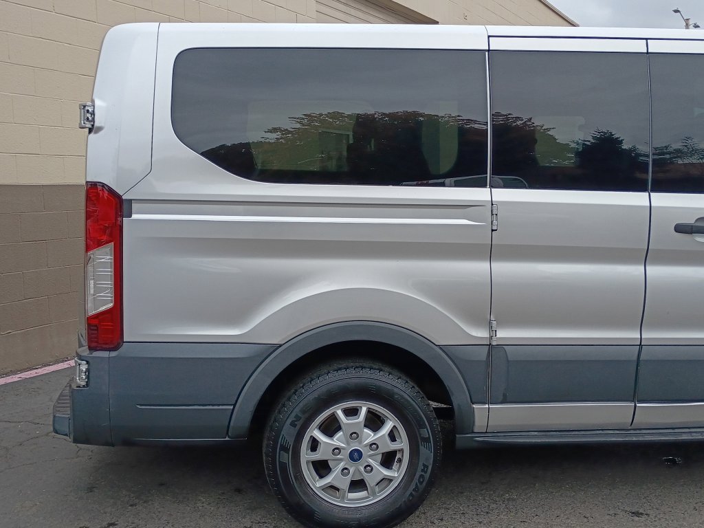 Used 2015 Ingot Silver Ford XLT image 4