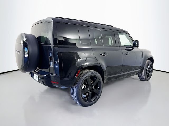 New 2026 Santorini Black Land Rover X-Dynamic SE image 5