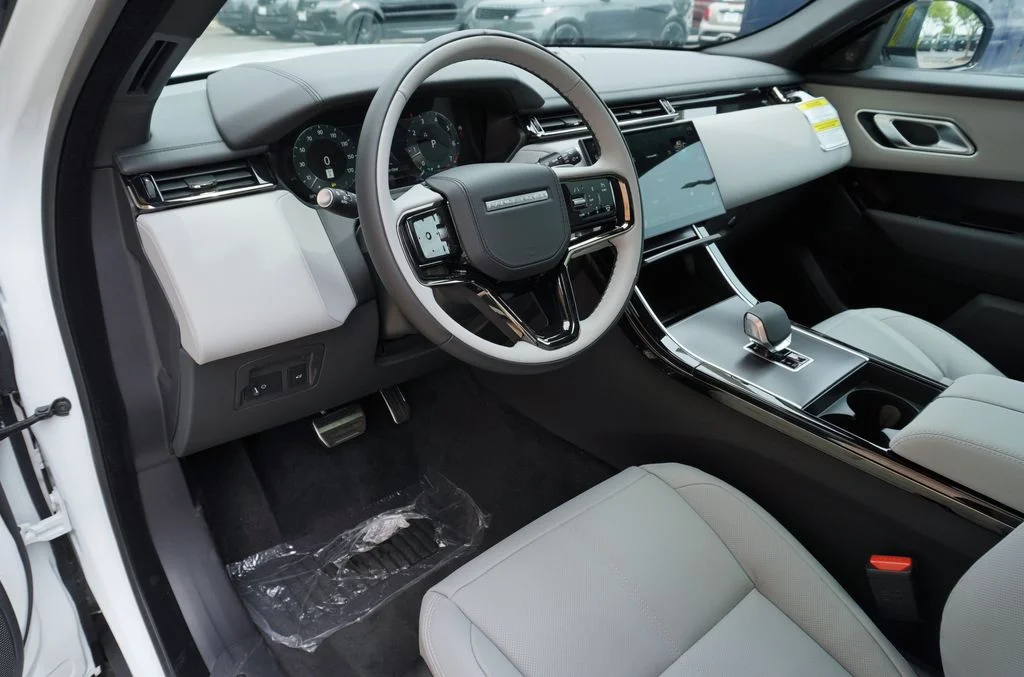 Used 2026 White Land Rover Dynamic SE image 12