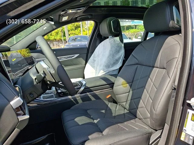 2026 BMW 7 Series 750e - Photo 12