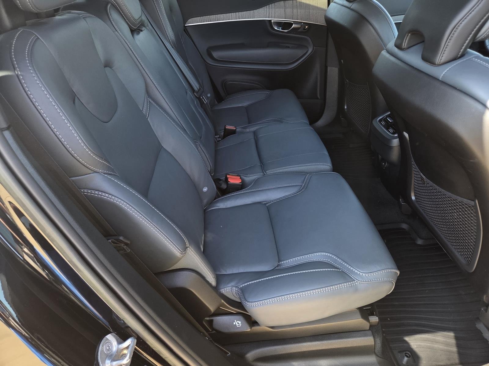 Used 2023 Onyx Black Metallic Volvo Ultimate image 39