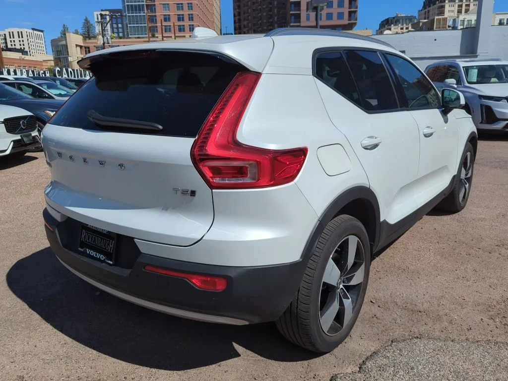Used 2021 White Volvo Momentum image 7