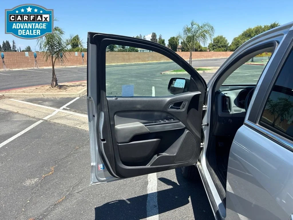 Used 2016 SILVER ICE METALLIC Chevrolet 2WD LT image 12